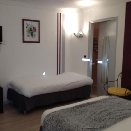 Hotel Lou Caleu Restaurant Le Rocher Des Abeilles Saint-Martin-de-Castillon Exterior foto