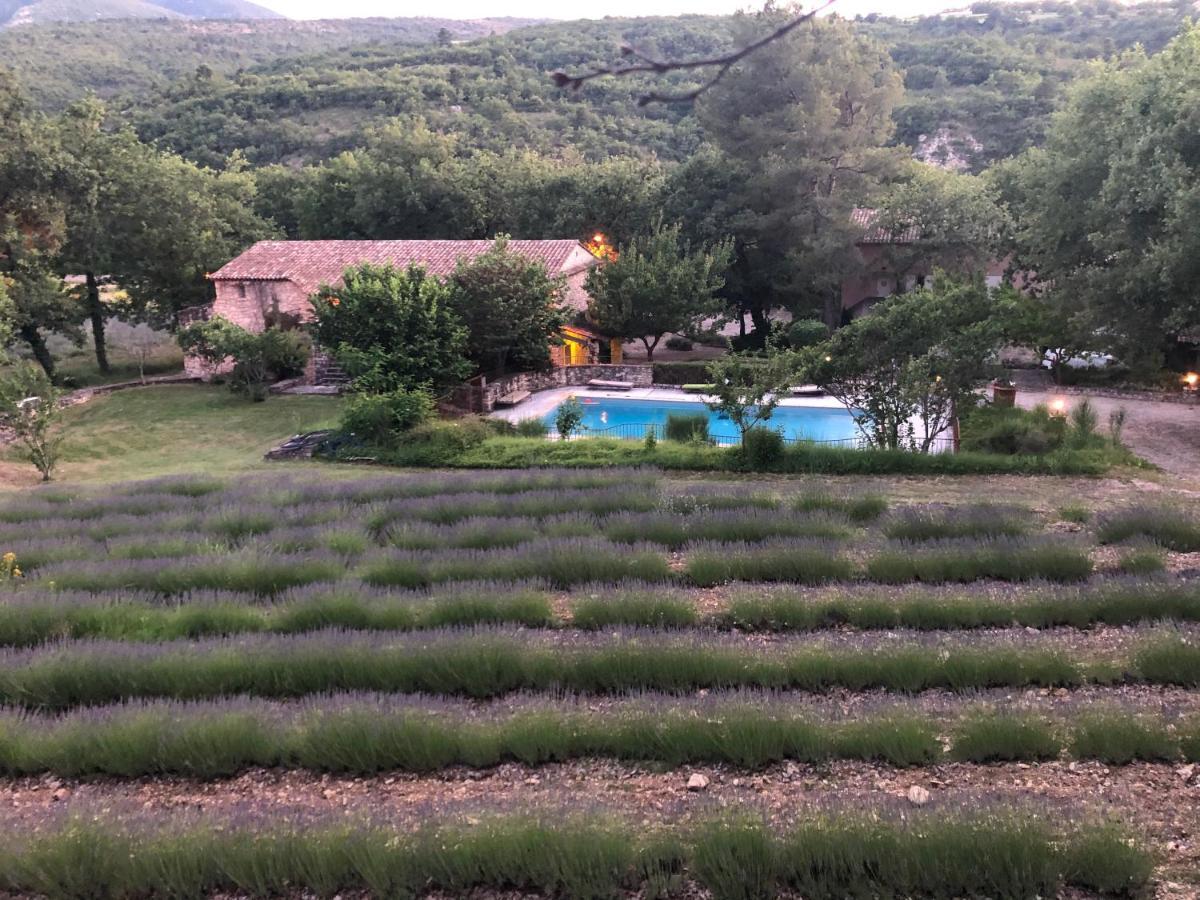 Hotel Lou Caleu Restaurant Le Rocher Des Abeilles Saint-Martin-de-Castillon Exterior foto