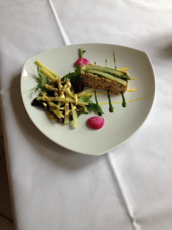 Hotel Lou Caleu Restaurant Le Rocher Des Abeilles Saint-Martin-de-Castillon Exterior foto
