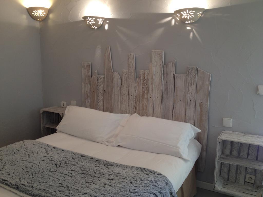 Hotel Lou Caleu Restaurant Le Rocher Des Abeilles Saint-Martin-de-Castillon Zimmer foto