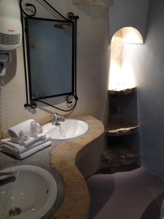 Hotel Lou Caleu Restaurant Le Rocher Des Abeilles Saint-Martin-de-Castillon Zimmer foto