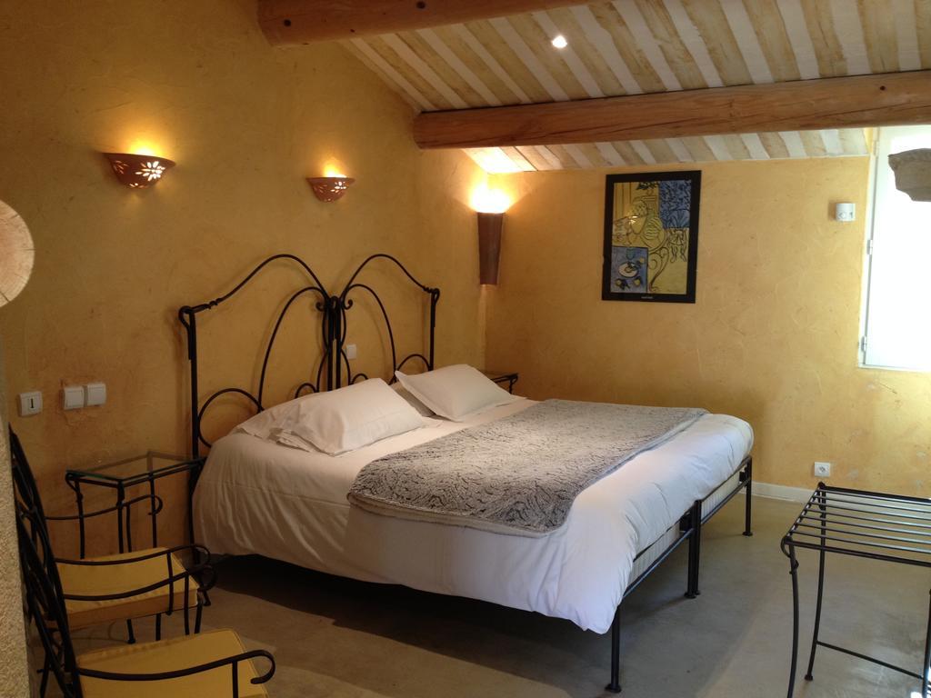 Hotel Lou Caleu Restaurant Le Rocher Des Abeilles Saint-Martin-de-Castillon Zimmer foto