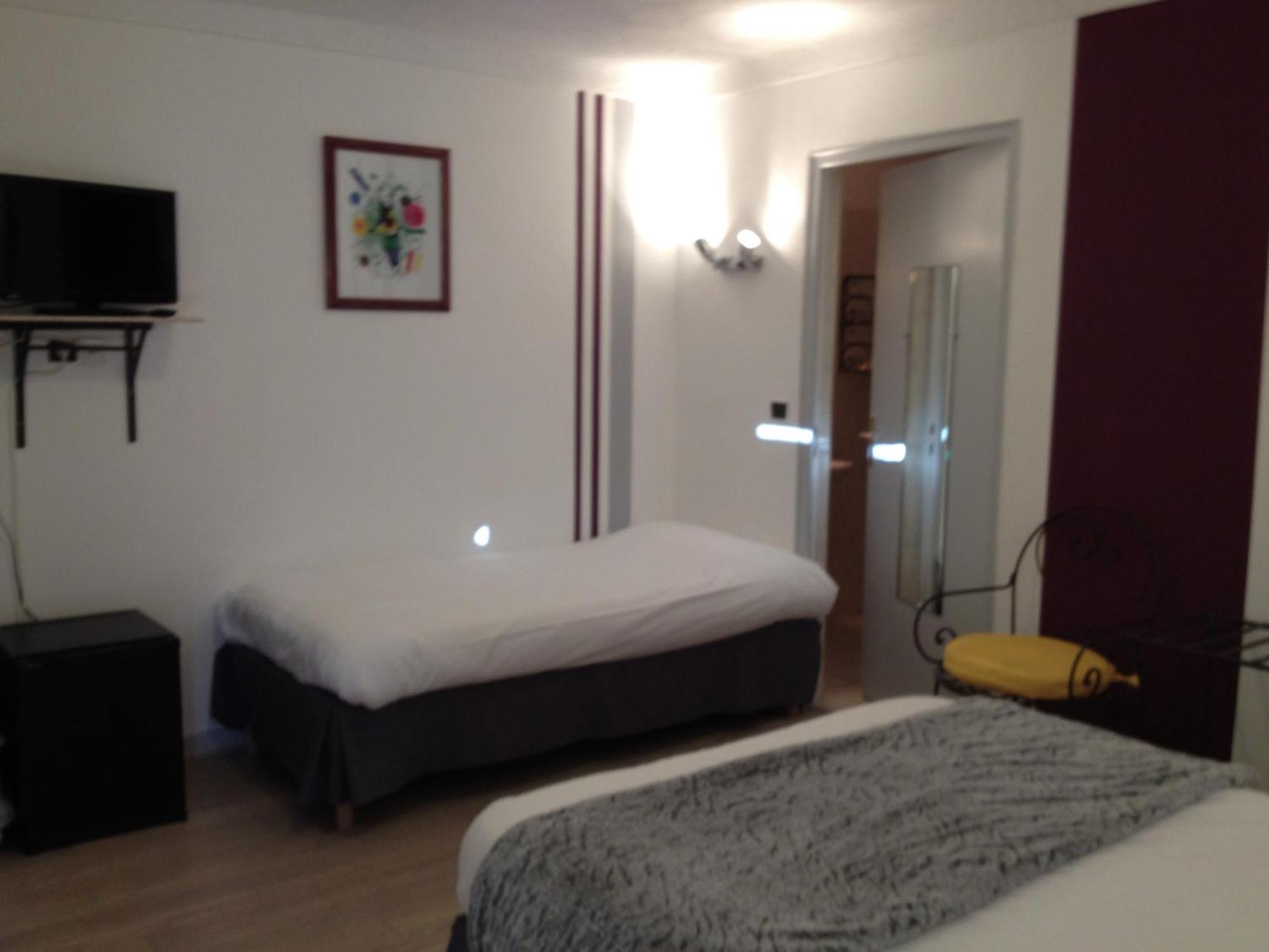 Hotel Lou Caleu Restaurant Le Rocher Des Abeilles Saint-Martin-de-Castillon Exterior foto