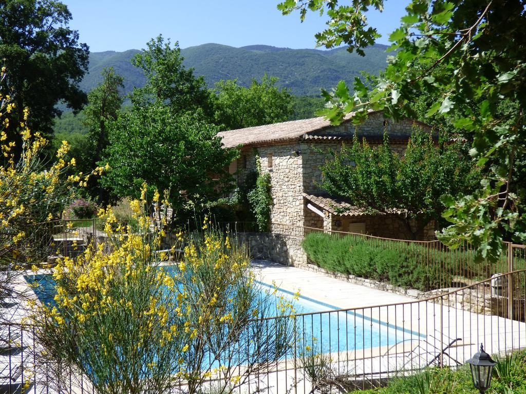 Hotel Lou Caleu Restaurant Le Rocher Des Abeilles Saint-Martin-de-Castillon Exterior foto