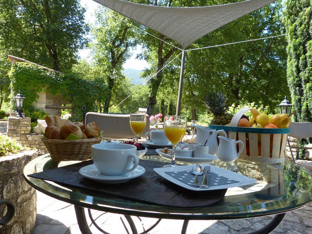 Hotel Lou Caleu Restaurant Le Rocher Des Abeilles Saint-Martin-de-Castillon Exterior foto