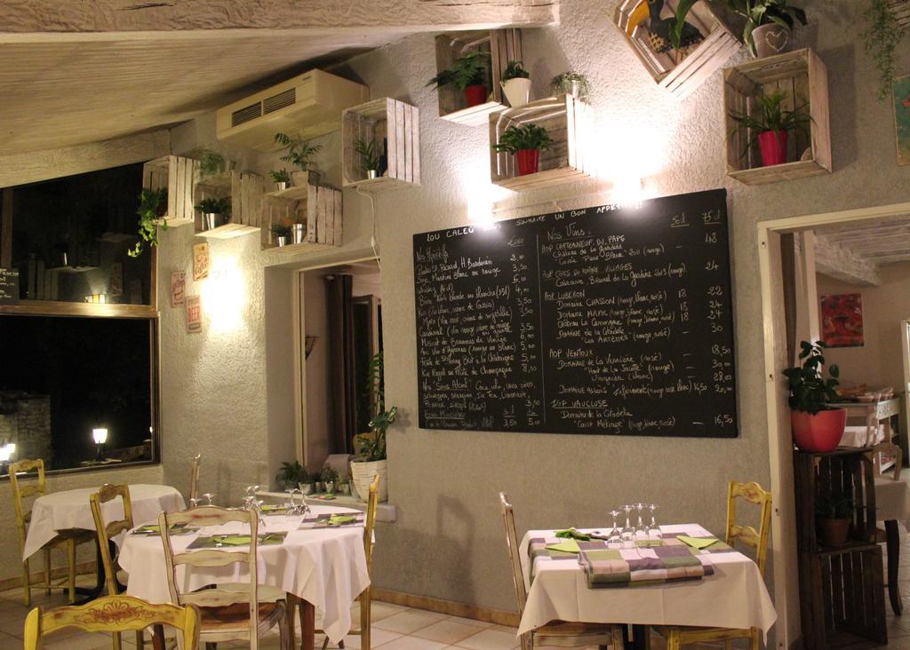 Hotel Lou Caleu Restaurant Le Rocher Des Abeilles Saint-Martin-de-Castillon Exterior foto